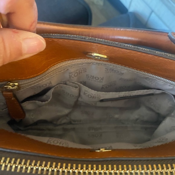 Michael Kors Signature Medium Tote - Picture 10 of 12